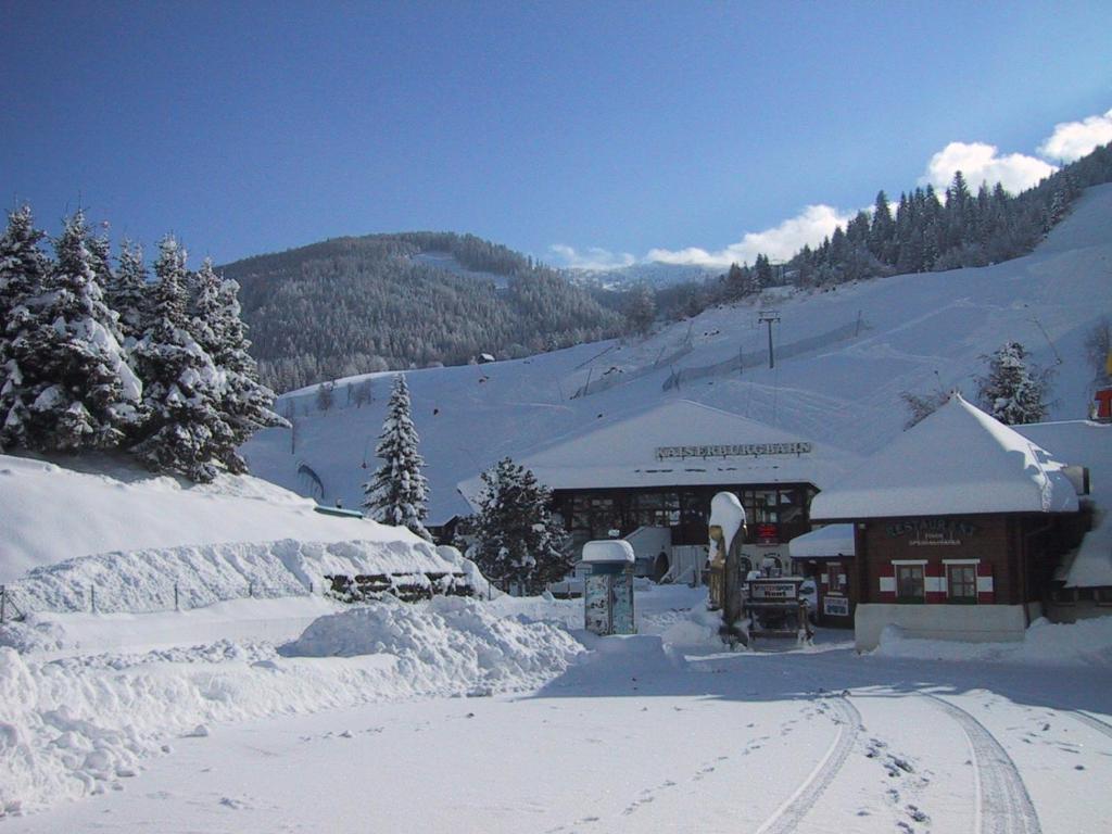 Gaestehaus Sagmeister Bed & Breakfast Bad Kleinkirchheim Exterior photo